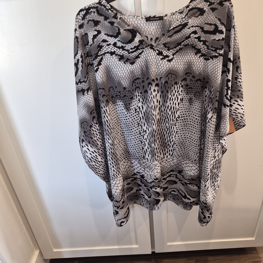 Natori Black and Gray Patterned Blouse